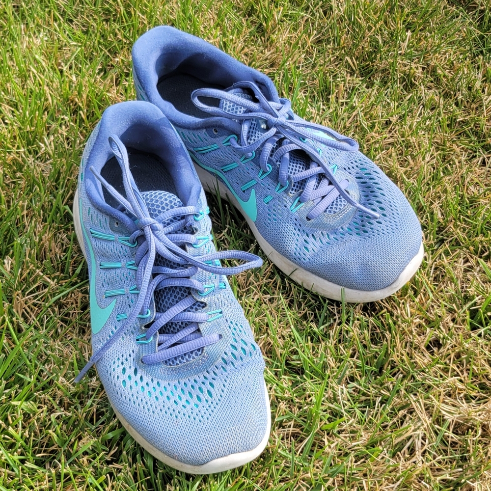Nike Women's Light Blue Sneakers 8.5